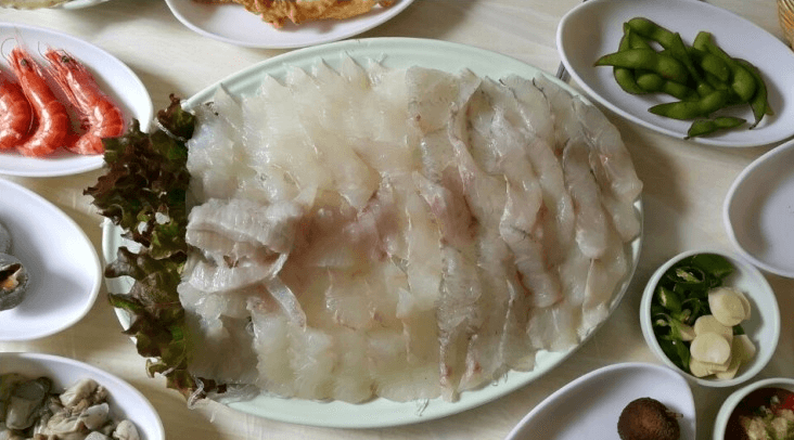 10만원 상당의 회 맛집 이용권