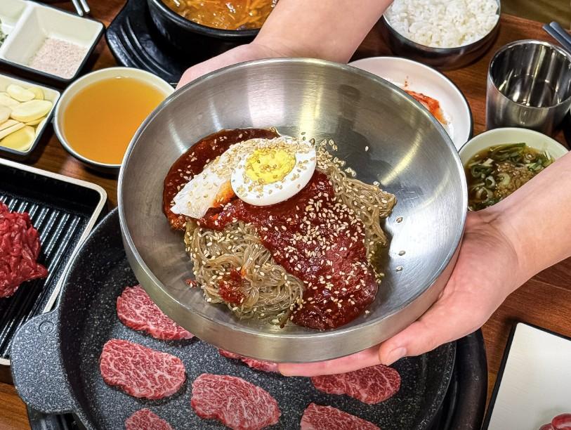 맛있는 고기를 위한 시간, 당신의 혀와 마음을 사로잡는 소리. 숙성 한우 전문점 사진 5