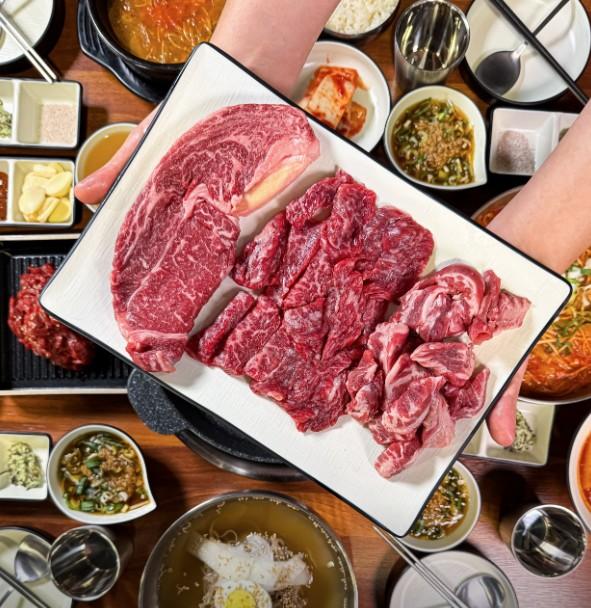 맛있는 고기를 위한 시간, 당신의 혀와 마음을 사로잡는 소리. 숙성 한우 전문점 사진 2