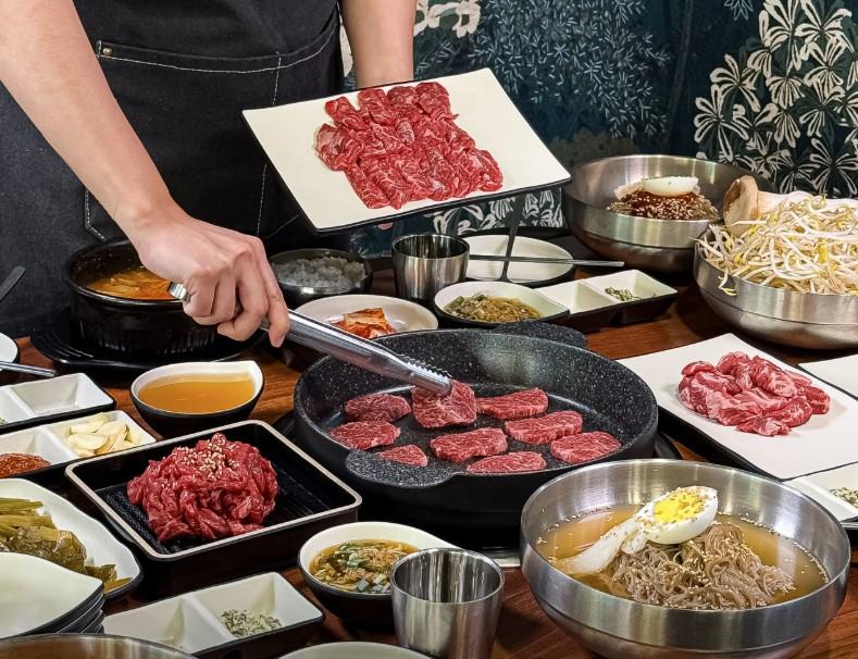 맛있는 고기를 위한 시간, 당신의 혀와 마음을 사로잡는 소리. 숙성 한우 전문점 사진 1