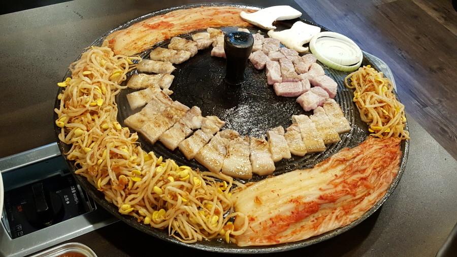 황금돼지솥뚜껑삼겹살