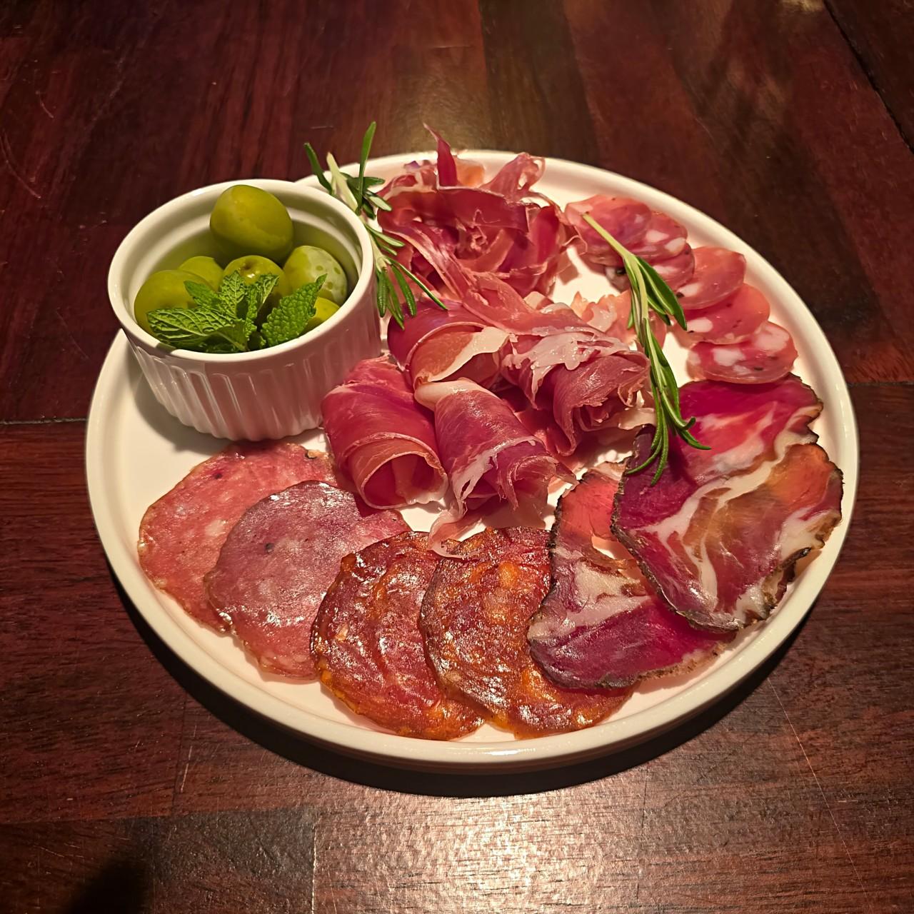 BAR 짙은