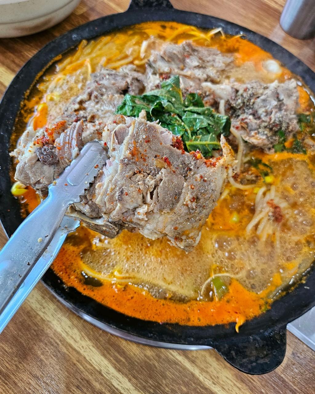 솥뚜껑감자탕 퇴계점