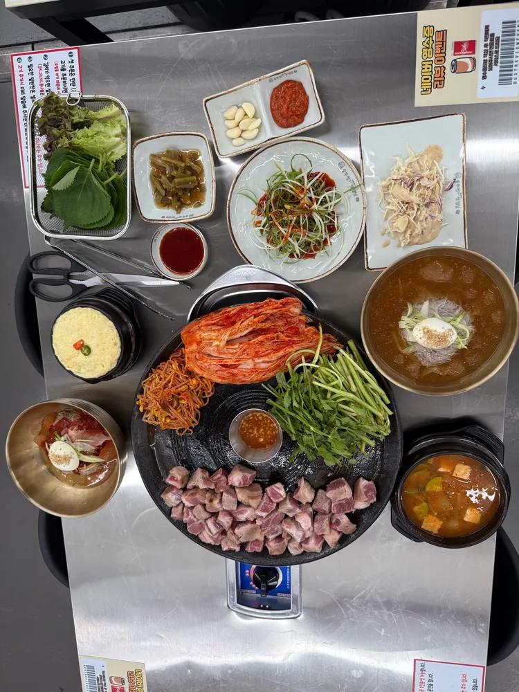 할매솥뚜껑삼겹살 예술회관점
