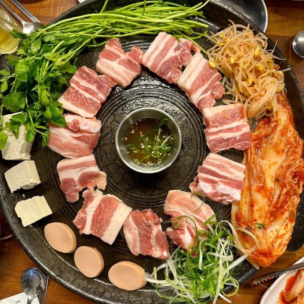 옛날무쇠삼겹 서대신점