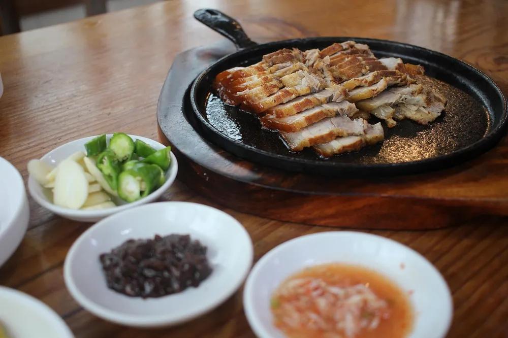 홍두깨 칼국수보쌈