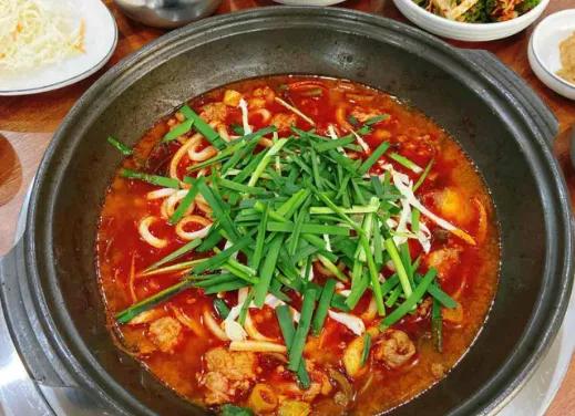 까치솥뚜껑닭도리 광양점