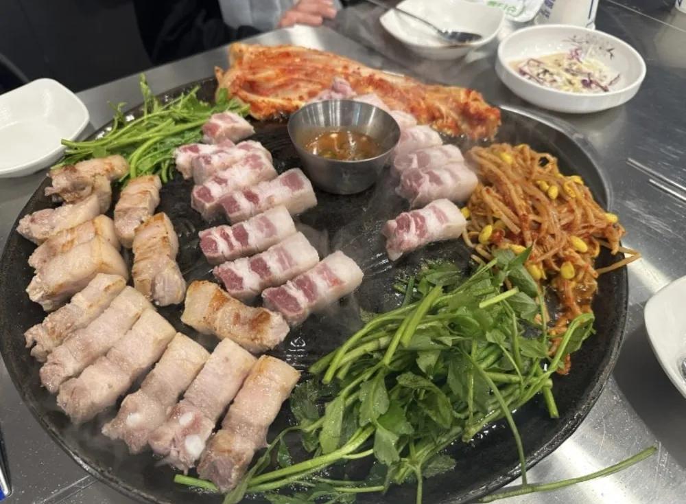 할매솥뚜껑삼겹살 창원중동점