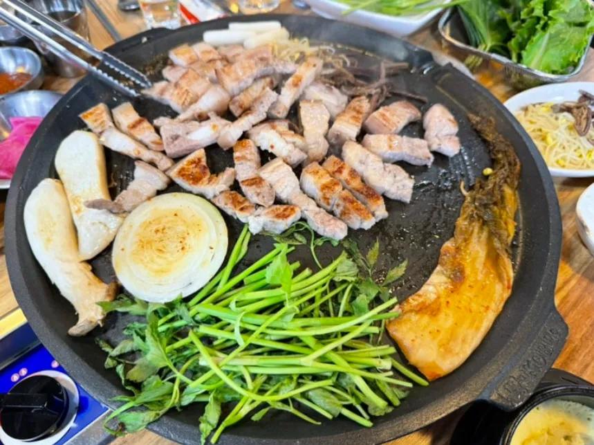 미나리생삼겹살&쌈밥