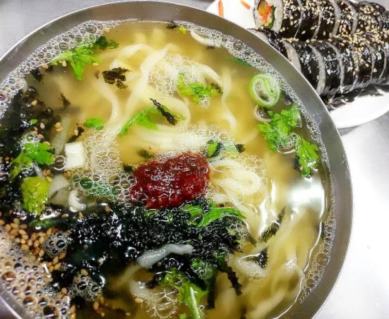 라니네해물칼국수