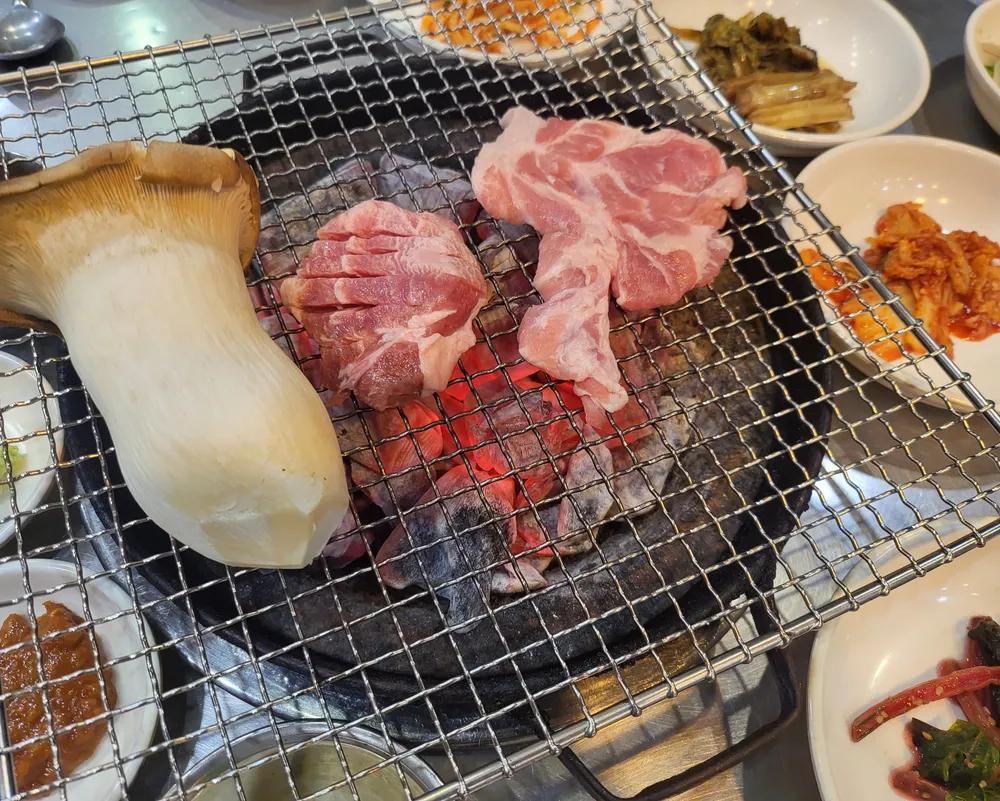 목살집