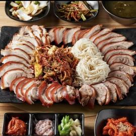 프리미엄 한돈 앞다리살만 고집하며 콜라겐이 가득하여 쫄깃하고 부드러운 맛! [족발대식가 본점]