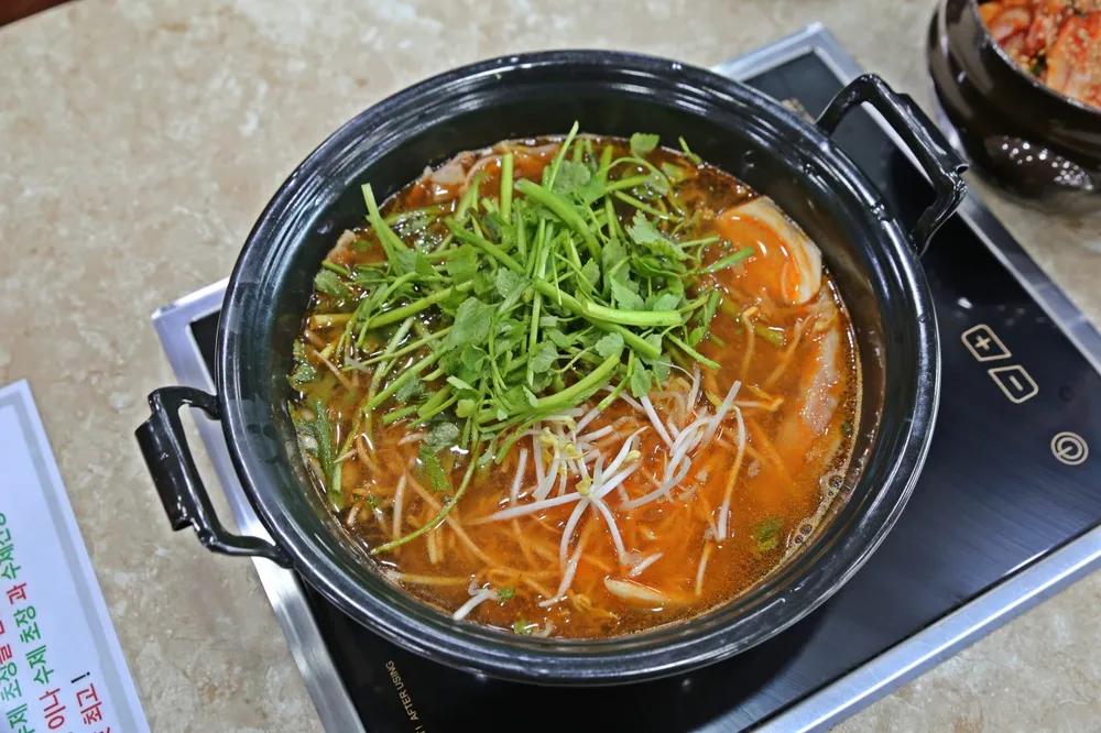 청년농부 버섯칼국수