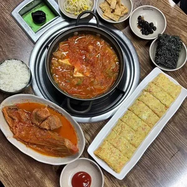 이학수 한옥집김치찜 본점